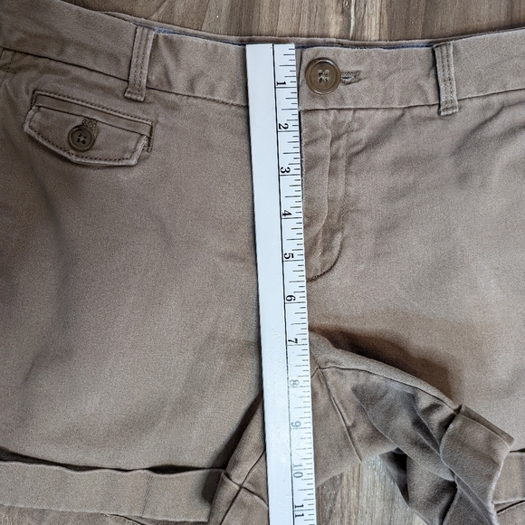 Banana Republic Women's size 4 Khaki shorts - Picture 2 of 5